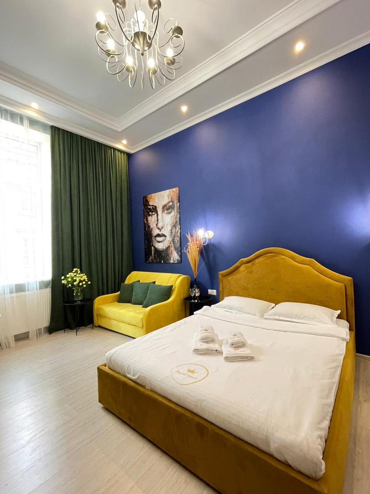 Royal Apartment On Slovatskogo 8 Lviv Exterior photo